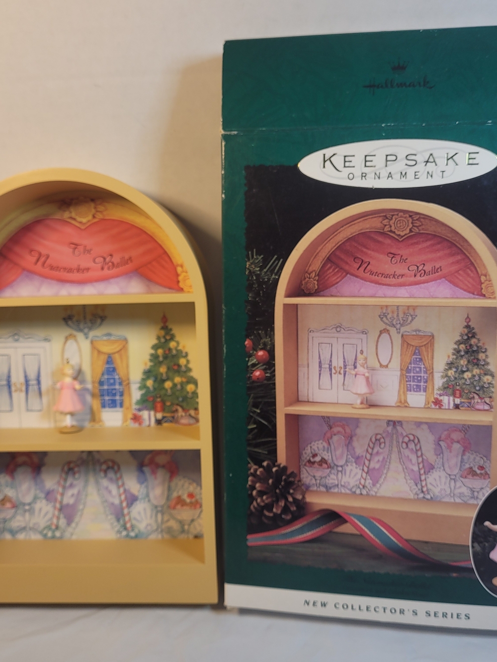 Hallmark The Nutcracker Ballet Mini Ornament & Display Stage 1st In Series (A3)
